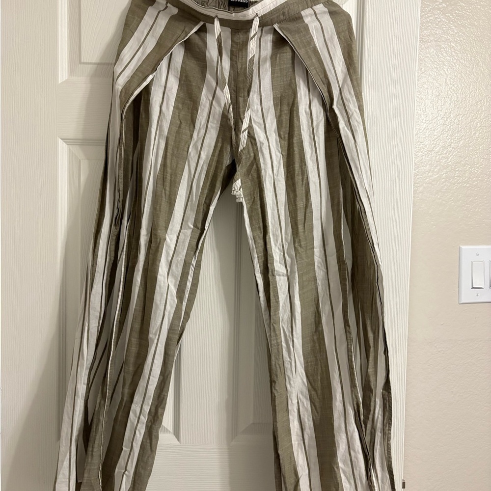 Express Women's Wide Leg Pants in Olive and White